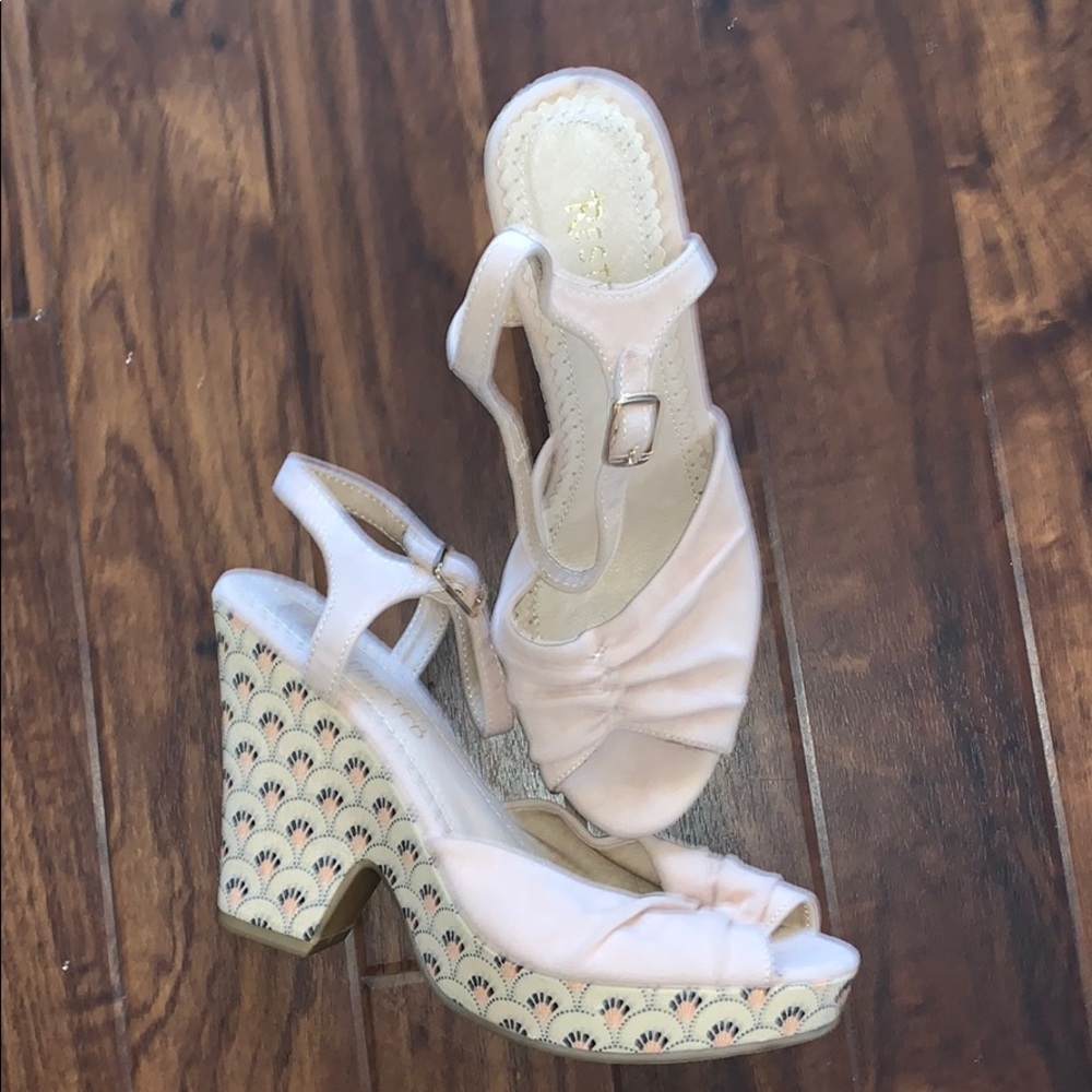 Restricted women’s sandals